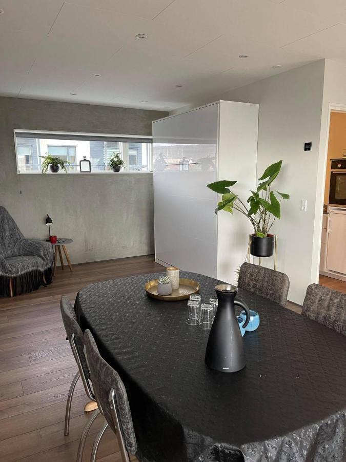 Modern Apartment With City & Oceanside View Tórshavn Buitenkant foto